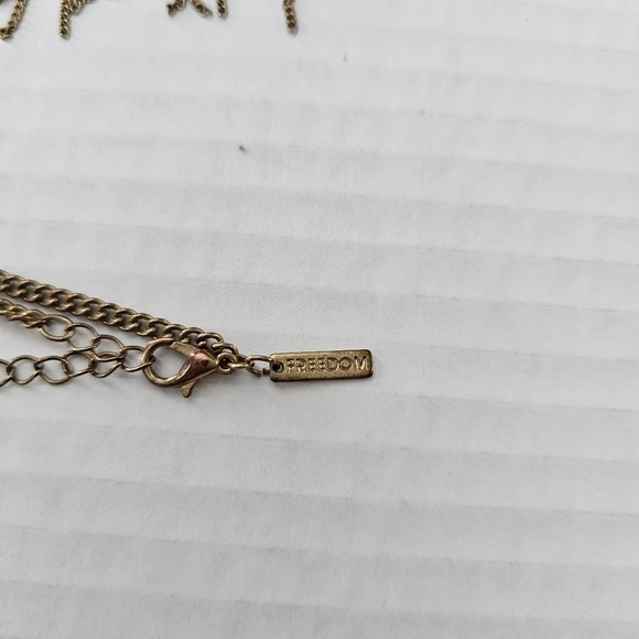 Freedom gold and green long necklace with a boho feeling fringe. - Picture 4 of 12